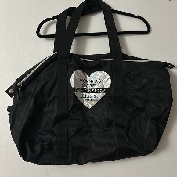Victoria's Secret Fashion Show London 2014 Black Iridescent Duffle Bag & Pouch - Picture 2 of 8